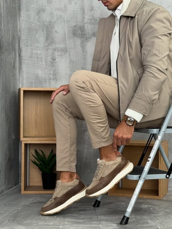 Patike sa prelepim detaljima uskladenim bojama i visokim donom.Cene 👞Cipele 14.000 rsd 122E🐮jpg